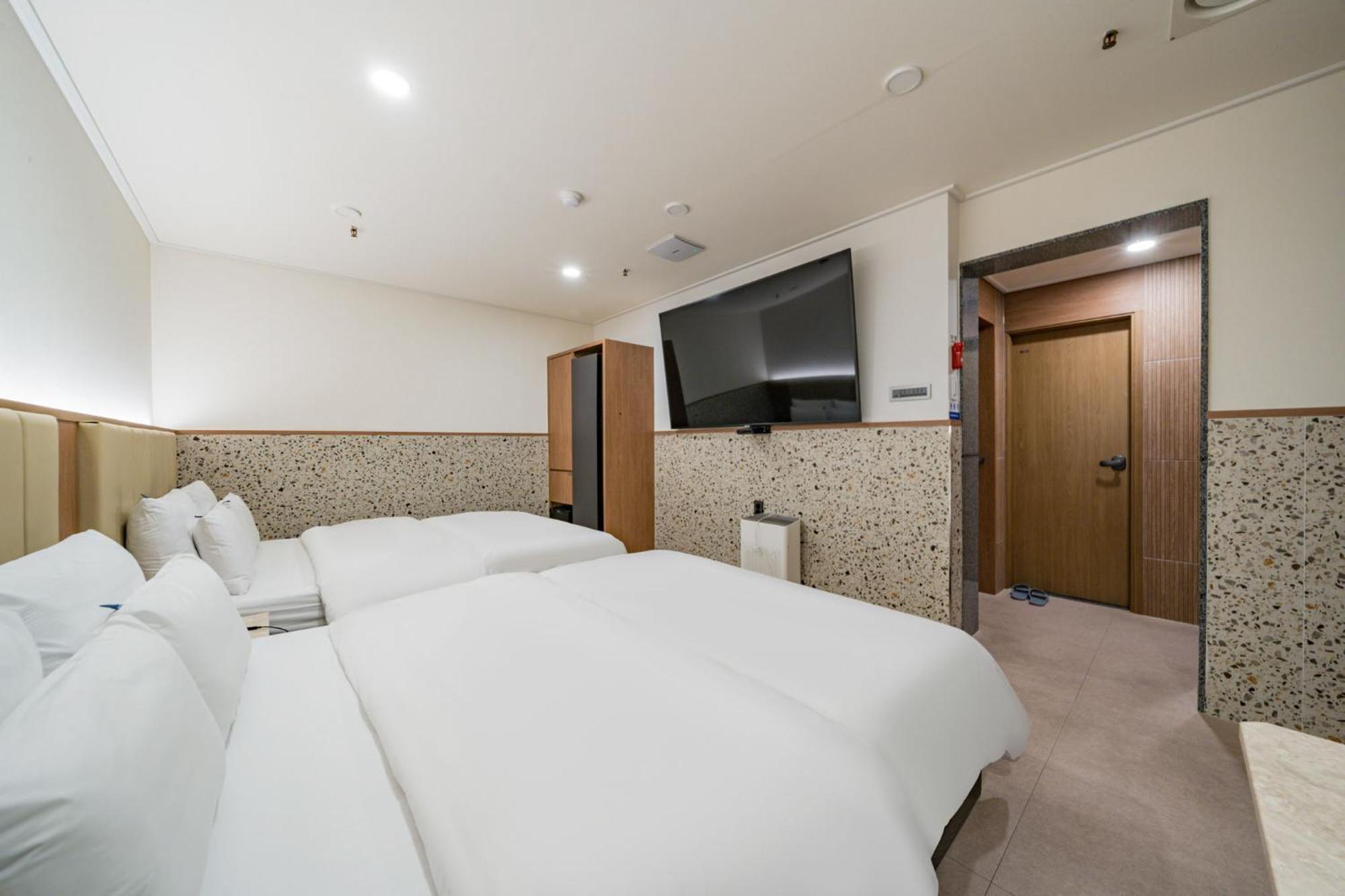 Rosy Hotel Cheongju Ngoại thất bức ảnh